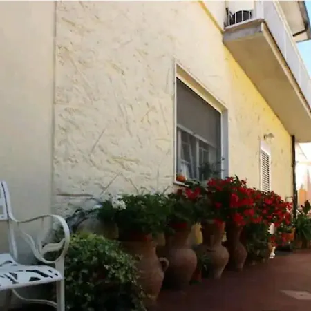 Apartman Lovely House Near The