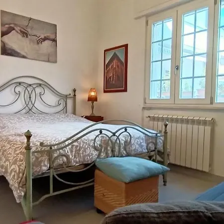 Apartman Lovely House Near The *