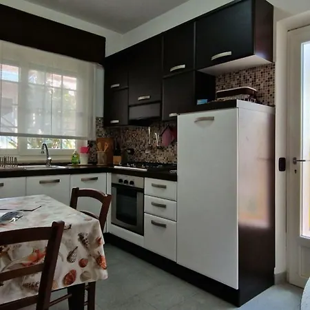 Apartman Lovely House Near The *